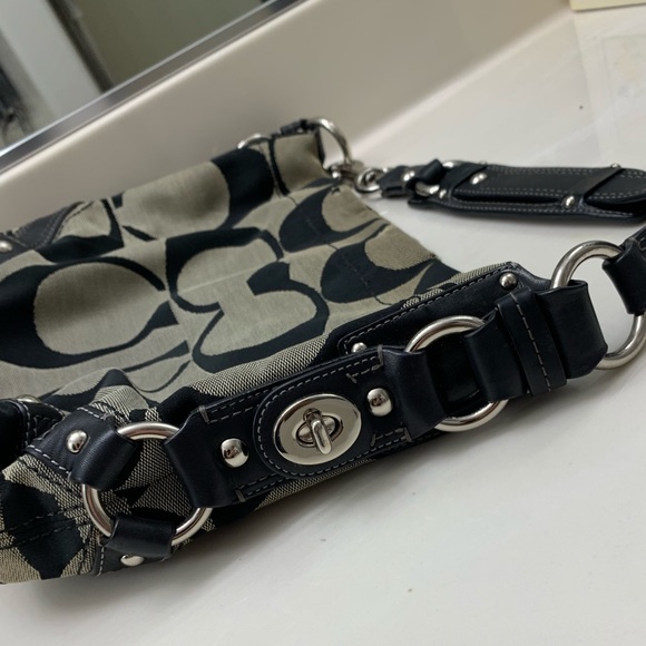 Used coach purse - Picture 2 of 7